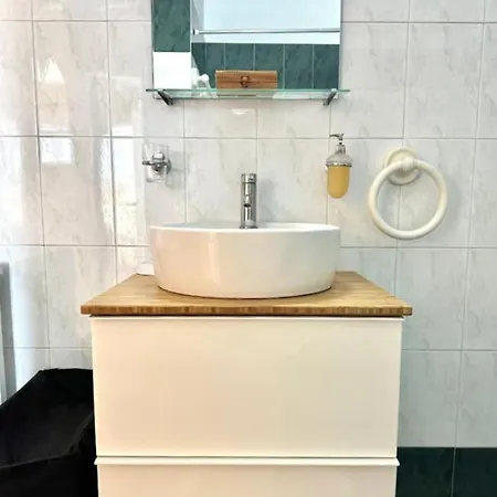 H&o Diana Apartman *